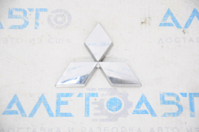 Emblema siglei Mitsubishi pentru portiera portbagajului Mitsubishi Outlander 14-21