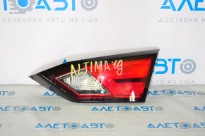 Lampa interioară pentru capacul portbagajului dreapta Nissan Altima 19-