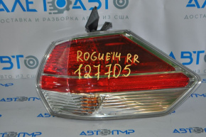 Lampa exterioară aripă dreapta Nissan Rogue 14-16 are plasticul rupt.