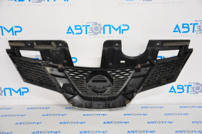 Решетка радиатора grill Nissan Rogue 14-15 без камеры с эмблемой