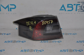 Lampa exterioară aripă stângă Tesla Model S 12-20 are un colț rupt.