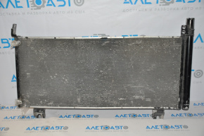 Radiatorul condensatorului de aer condiționat pentru Lexus RX450h 10-15 este deteriorat.