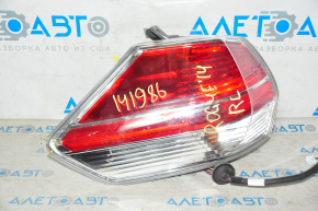 Lampa exterioară aripă stângă Nissan Rogue 14-16 cu cioburi.