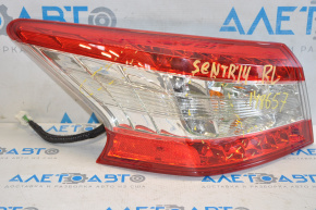 Lampa exterioară aripă stângă Nissan Sentra 13-15 pre-restilizare pentru polizare.