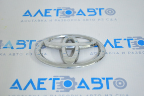 Emblema "Toyota" pe spatele Toyota Camry v70 18-