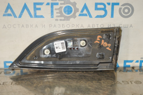 Фонарь внутренний крышка багажника левый Chevrolet Volt 11-15 скол пластика