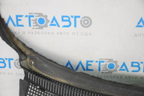 Grila stergatoarelor de plastic pentru Dodge Challenger 09 - cauciucul s-a uscat