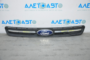 Grila radiatorului Ford Escape MK3 13-16 pre-restilizare cu emblema și bandă cromată.