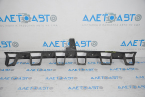 Absorbantul de impact al bara spate pentru Ford Focus mk3 11-18 4d este crăpat.