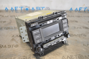 Radio-casetofon Hyundai Sonata 15-17 cu ecran mic, crom util pe butoane.