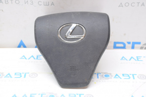 Airbag-ul din volanul șoferului pentru Lexus RX350 10-12, de culoare neagră, este uzat.