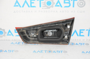 Lampa interioară pentru capacul portbagajului stânga Mitsubishi Outlander Sport ASX 10-19