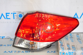 Lampa exterioară aripă dreapta Subaru Outback 10-14 are geamul spart.