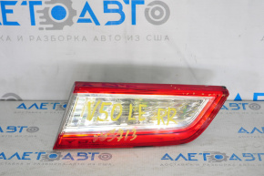 Lampa interioară de pe capacul portbagajului dreapta Toyota Camry v50 12-14 SUA este ștearsă.