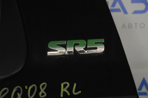 Emblema cu inscripția SR5 pe partea stângă spate a Toyota Sequoia 08-16
