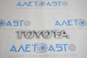 Emblema cu inscripția "Toyota" de pe ușa portbagajului Toyota Sequoia 08-16