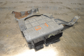 Modulul ECU al motorului Toyota Sienna 12 3.5 FWD cu cipuri defecte.