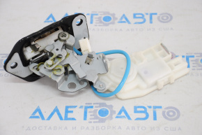 Blocare portbagaj Nissan Versa Note 13-19, complet cu mecanism de acționare.