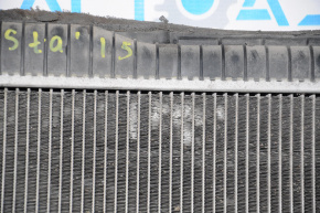 Radiatorul de răcire a apei pentru Ford Fiesta 11-19 1.6 este cu celule zdrobite