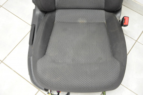 Пассажирское сидение VW Jetta 11-16 USA без airbag, механическое, ткань черная с серой вставкой