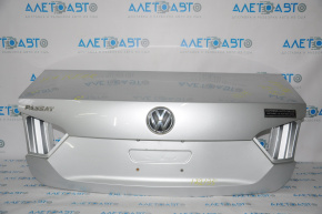 Capac portbagaj VW Passat b7 12-15 SUA argintiu, zgârieturi mici