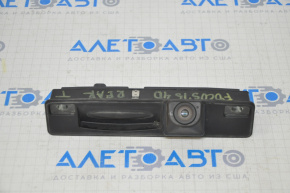 Camera de vizionare spate pentru Ford Focus mk3 15-18 restilizat, cu iluminare și buton, suporturile sunt rupte.