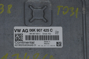 Modulul ECU al motorului VW Passat b8 16-19 USA este deteriorat.