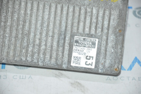 Modulul ECU al motorului Toyota Highlander 14-16 3.5 AWD nu are fragment de fixare.