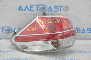 Lampa exterioară aripă stângă Nissan Rogue 14-16 cu ciobitură pe parbriz.