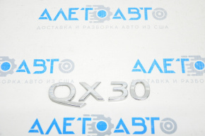 Emblema inscriptionată QX30 pe ușa portbagajului Infiniti QX30 17-