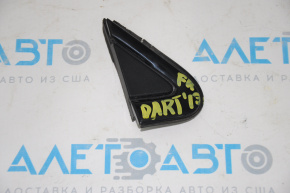 Capacul aripii triunghiulare dreapta pentru Dodge Dart 13-16 s-a crăpat.