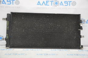 Radiatorul condensatorului de aer condiționat Audi Q5 8R 09-17 2.0T este zdrobit.