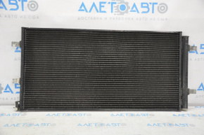 Radiatorul condensatorului de aer condiționat Audi Q5 8R 09-17 2.0T este zdrobit.