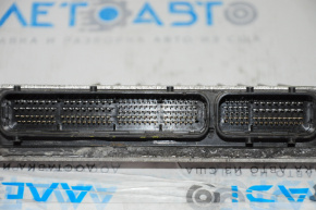 Modulul ECU al motorului Toyota Highlander 14-16 3.5 AWD are un cip de fixare rupt.