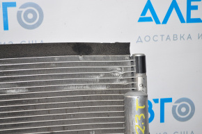 Radiatorul condensatorului de aer condiționat pentru Ford Mustang mk6 15- 2.3T are aripioarele îndoit și suporturile îndoire.