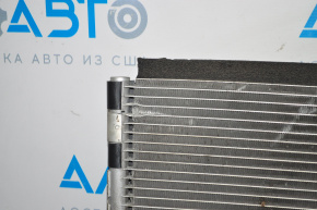 Radiatorul condensatorului de aer condiționat pentru Ford Mustang mk6 15- 2.3T are aripioarele îndoit și suporturile îndoire.