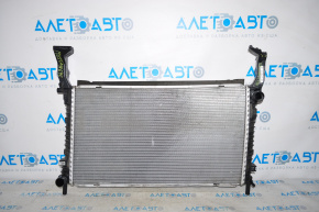 Radiatorul de răcire a apei pentru Ford Mustang mk6 15- 2.3T este îndoit, suporturile sunt rupte.