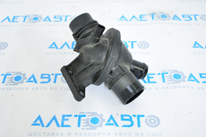 Corpul termostatului asamblat BMW F30 12-16 N20