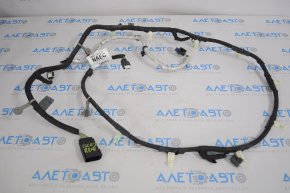 Montarea barei spate pentru Ford Escape MK4 20-22 cu senzori de parcare.