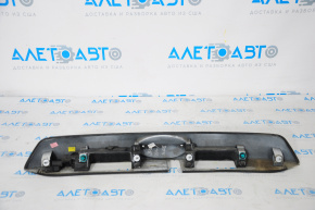 Накладка двери багажника Subaru Impreza 5d 17-23 трещина