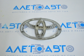 Emblema "Toyota" pe spatele Toyota Camry v70 18-