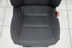 Scaun de pasager Toyota Highlander 14-16 fără airbag, manual, tapițerie gri închis.