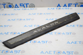 Capacul pragului din față dreapta exterior Toyota Avalon 13-18 crom, zgârieturi, crom uzat