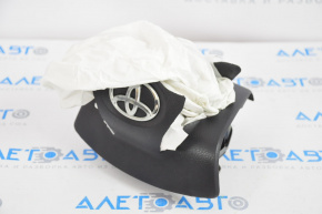 Airbag-ul din volanul șoferului pentru Toyota Camry v50 12-14 usa LE care a fost declanșat.