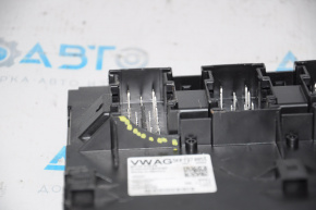 Modulul de control al caroseriei BCM VW Passat b7 12-15 SUA 2.5 este defect