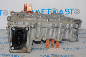 Invertorul Nissan Leaf 13-17 are contactele de plastic rupte.