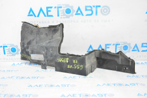 Deflectorul radiatorului drept pentru Infiniti G25 G37 4d 07-09 este rupt.