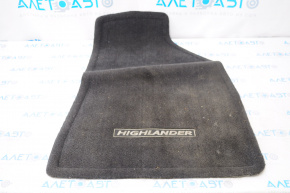 Covorul din fața dreapta a salonului Toyota Highlander 08-10, material textil negru.