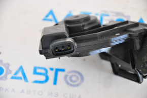 Замок двери багажника Toyota Prius V 12-17