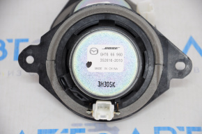 Difuzorul tweeter Mazda 6 13-21 Bose în raft.